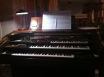 Órgano Electone Yamaha de triple teclado en iglesia de Bilbao