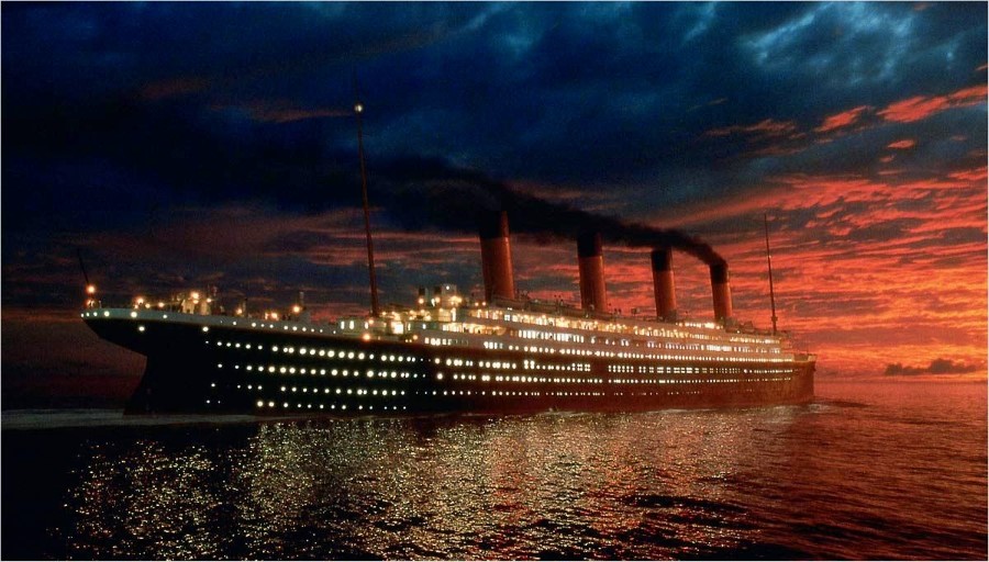 El Titanic a medianoche navegando el Atlántico Norte